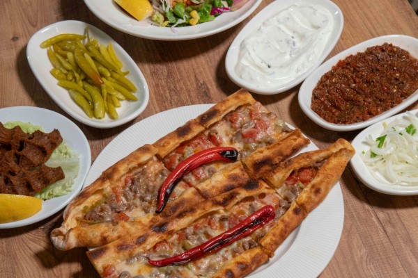 Kușbaşılı Kaşarlı Pide